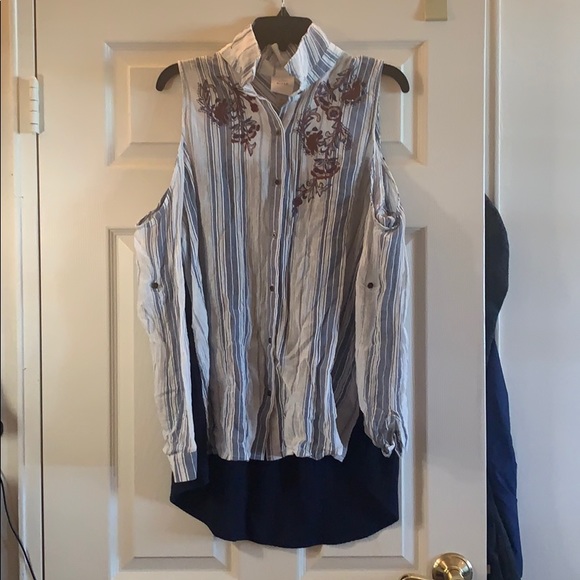 Cold Shoulder Floral Embroidered Top - Picture 2 of 7